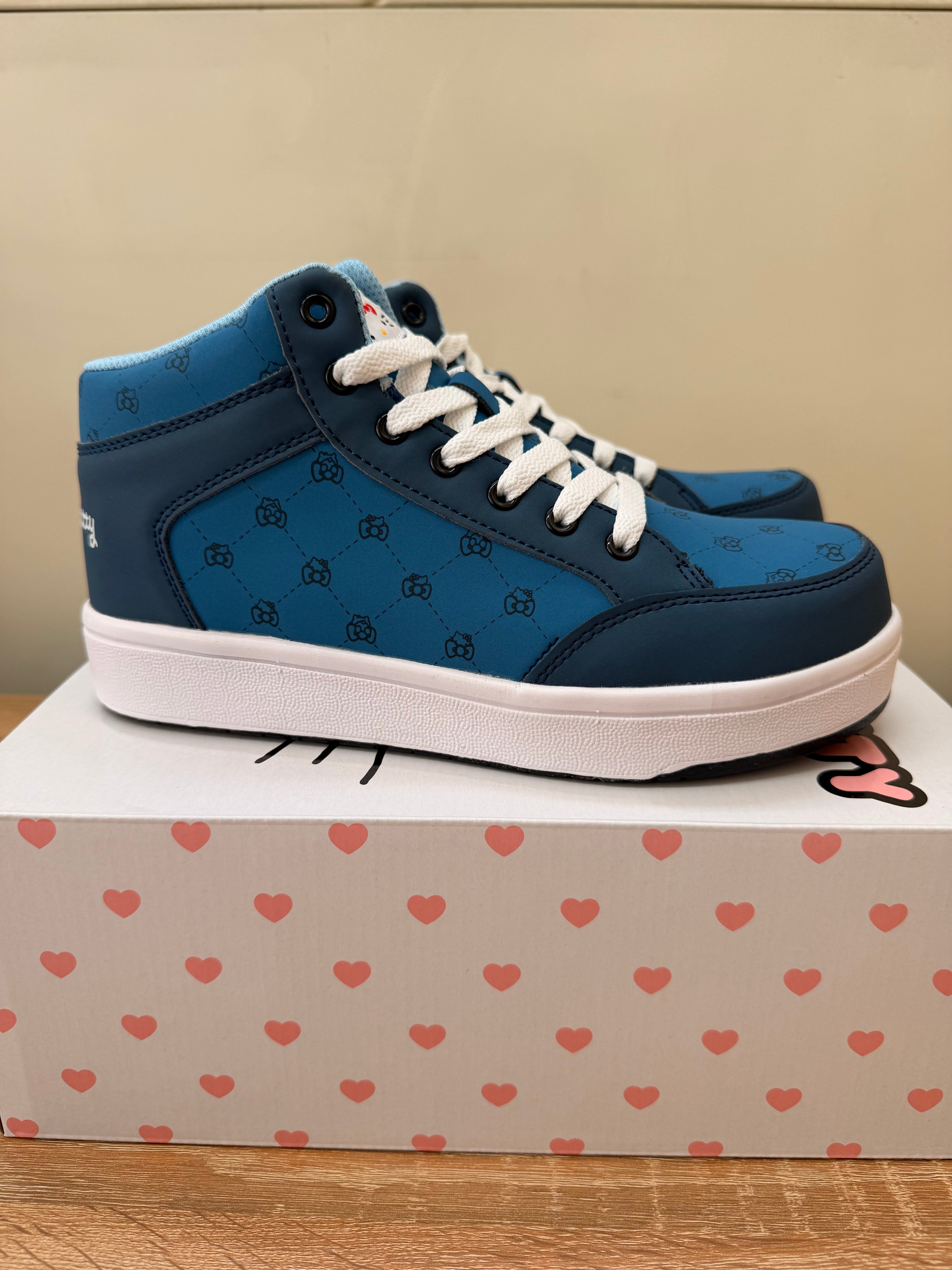 ケイゾック 安全靴 SA-2005 ハローキティ 数量限定 安全靴 セーフティーシューズ 仕事靴 サンリオ ミッドカット 紐靴 小さめ安全靴 レディース HELLO KITTY　樹脂芯入り キティちゃん