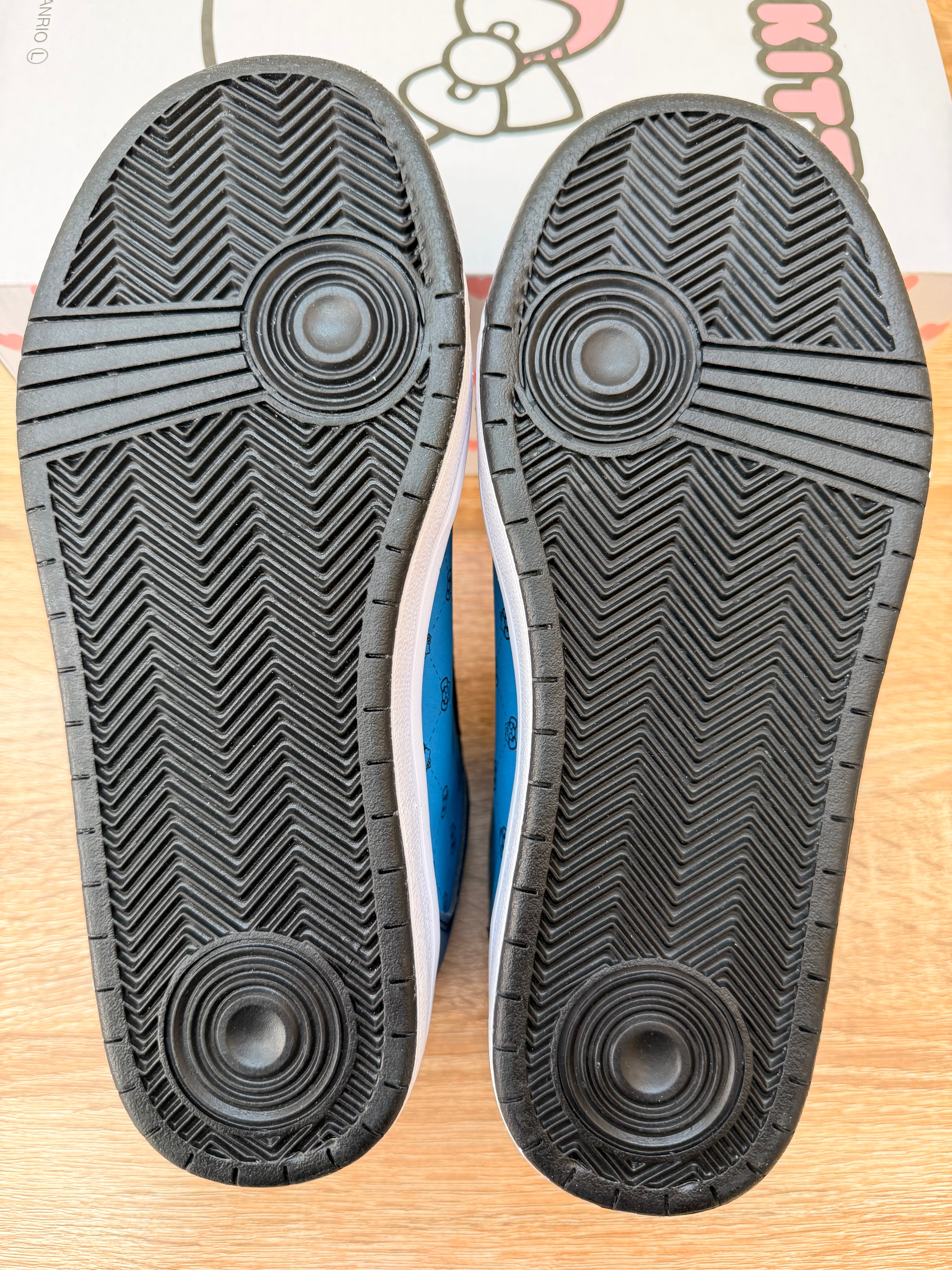 ケイゾック 安全靴 SA-2005 ハローキティ 数量限定 安全靴 セーフティーシューズ 仕事靴 サンリオ ミッドカット 紐靴 小さめ安全靴 レディース HELLO KITTY　樹脂芯入り キティちゃん