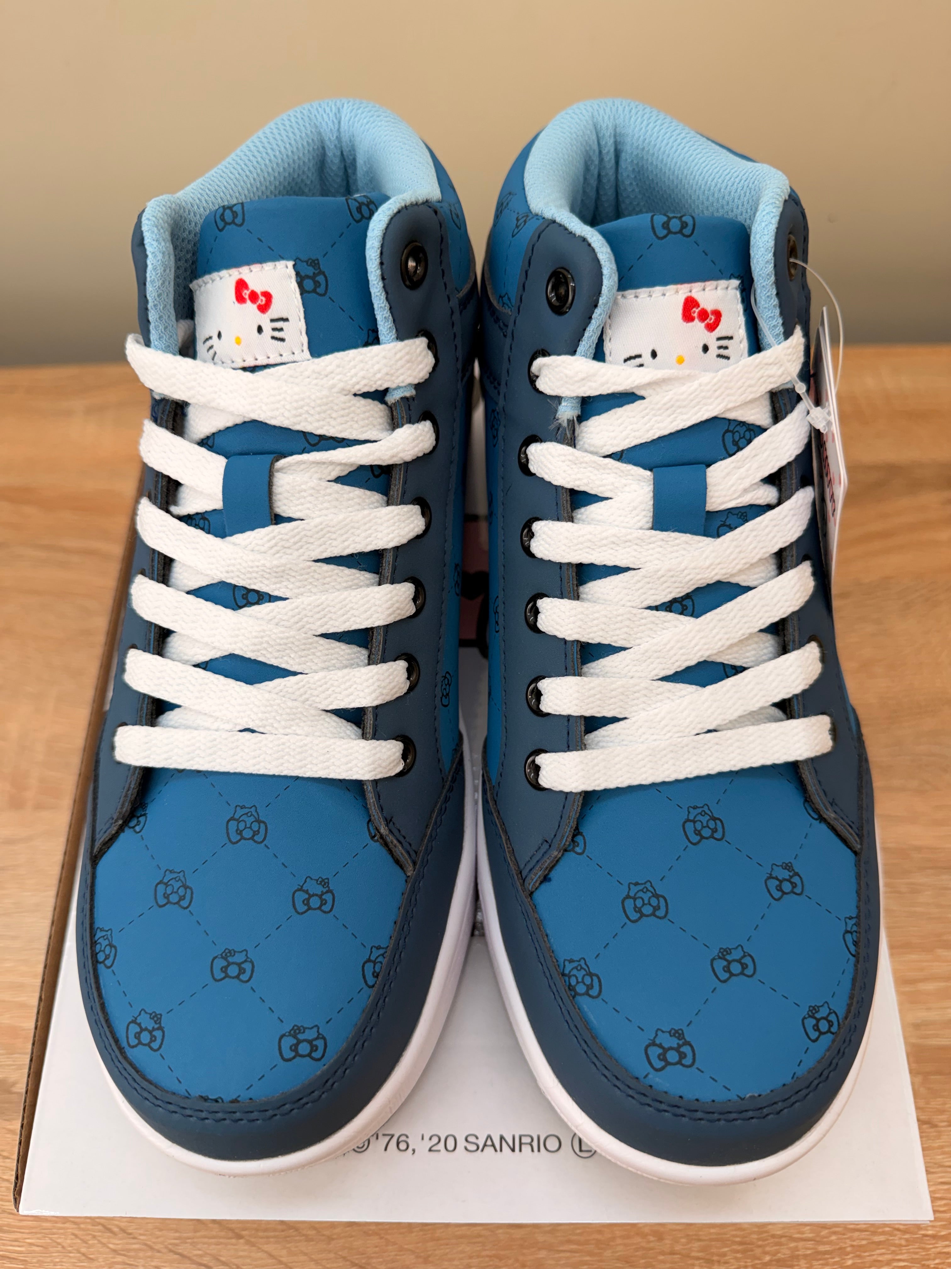 ケイゾック 安全靴 SA-2005 ハローキティ 数量限定 安全靴 セーフティーシューズ 仕事靴 サンリオ ミッドカット 紐靴 小さめ安全靴 レディース HELLO KITTY　樹脂芯入り キティちゃん